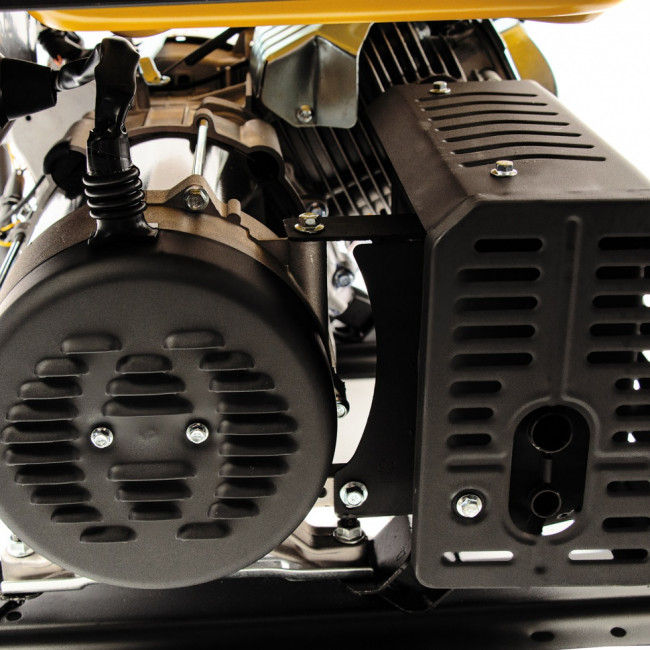 Генератор бензиновый GE 7900, 6.5 кВт, 220 В/50 Гц, 25 л, ручной пуск Denzel