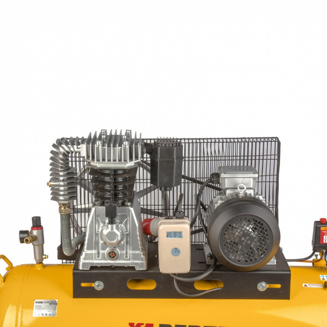 Компрессор DR4000/200, масляный ременный, 10 бар, производительность 690 л/м, мощность 4 кВт Denzel Компрессор DR4000/200, масляный ременный, 10 бар, производительность 690 л/м, мощность 4 кВт Denzel