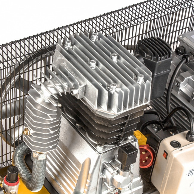 Компрессор DR5500/200, масляный ременный, 10 бар, производительность 850 л/м, мощность 5.5 кВт Denzel Компрессор DR5500/200, масляный ременный, 10 бар, производительность 850 л/м, мощность 5.5 кВт Denzel