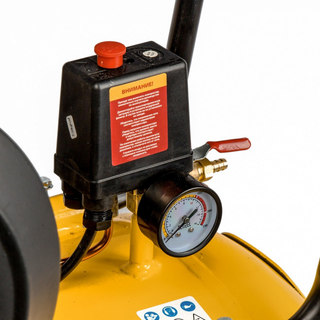 Компрессор DR5500/200, масляный ременный, 10 бар, производительность 850 л/м, мощность 5.5 кВт Denzel Компрессор DR5500/200, масляный ременный, 10 бар, производительность 850 л/м, мощность 5.5 кВт Denzel