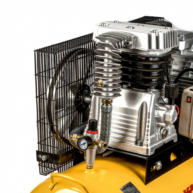 Компрессор DR5500/200, масляный ременный, 10 бар, производительность 850 л/м, мощность 5.5 кВт Denzel Компрессор DR5500/200, масляный ременный, 10 бар, производительность 850 л/м, мощность 5.5 кВт Denzel