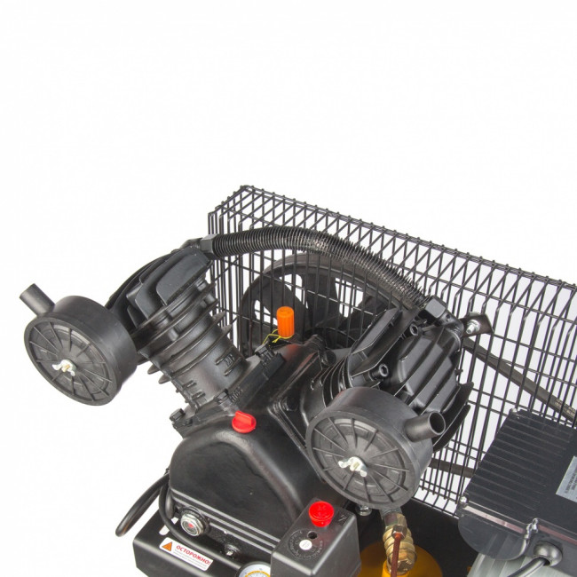 Компрессор DRV2200/100V, масляный ременный, с вертикальным ресивером, 10 бар, производительность 440 л/м, мощность 2.2 кВт Denzel Компрессор DRV2200/100V, масляный ременный, с вертикальным ресивером, 10 бар, производительность 440 л/м, мощность 2.2 кВт Denzel