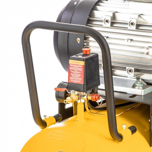 Компрессор DR4000/100, масляный ременный, 10 бар, производительность 690 л/м, мощность 4 кВт Denzel Компрессор DR4000/100, масляный ременный, 10 бар, производительность 690 л/м, мощность 4 кВт Denzel