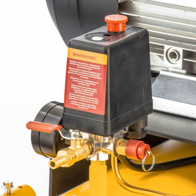 Компрессор DR4000/100, масляный ременный, 10 бар, производительность 690 л/м, мощность 4 кВт Denzel Компрессор DR4000/100, масляный ременный, 10 бар, производительность 690 л/м, мощность 4 кВт Denzel