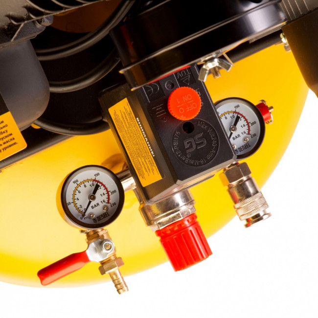 Компрессор воздушный BCV2200/100V, ременный привод , 2.3 кВт, 100 литров, 440 л/мин Denzel ( 58112 )