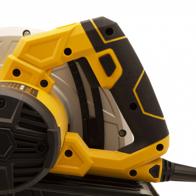 Пила циркулярная CS-210, 1800 Вт, 210 мм Denzel Пила циркулярная CS-210, 1800 Вт, 210 мм Denzel