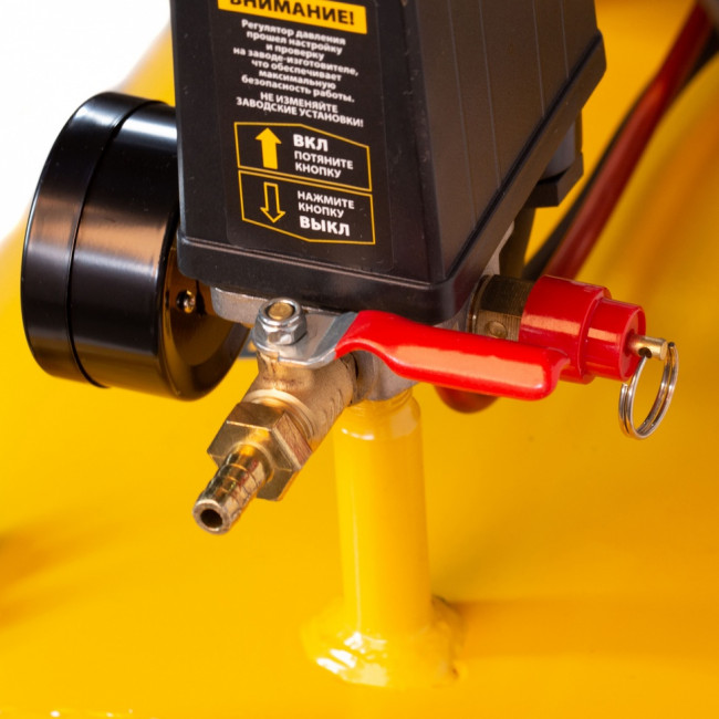 Компрессор воздушный BCI3000-T/200, ременный привод , 3.0 кВт, 200 литров, 530 л/мин Denzel ( 58119 ) Компрессор воздушный BCI3000-T/200, ременный привод , 3.0 кВт, 200 литров, 530 л/мин Denzel ( 58119 )