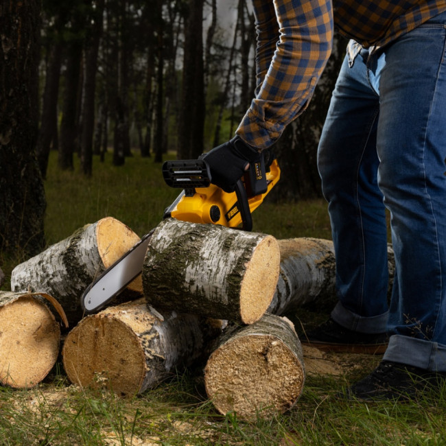 Цепная пила аккумуляторная бесщеточная RCS400-36, Li-ion, 36 В, 4 Ач, шина 400 мм Denzel ( 58610 )