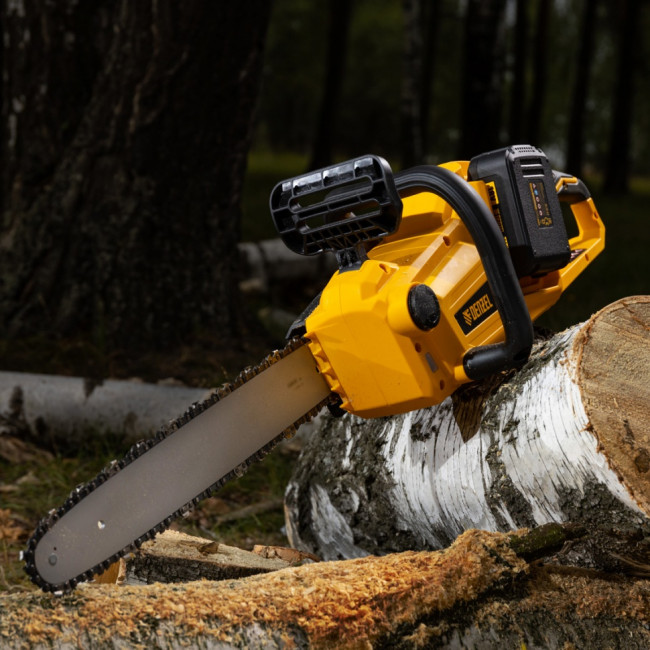 Цепная пила аккумуляторная бесщеточная RCS400-36, Li-ion, 36 В, 4 Ач, шина 400 мм Denzel ( 58610 )